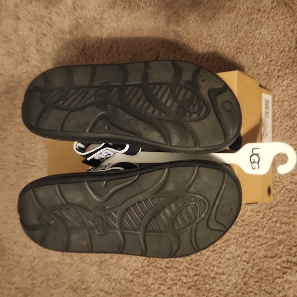 UGG - Picture 4 of 4